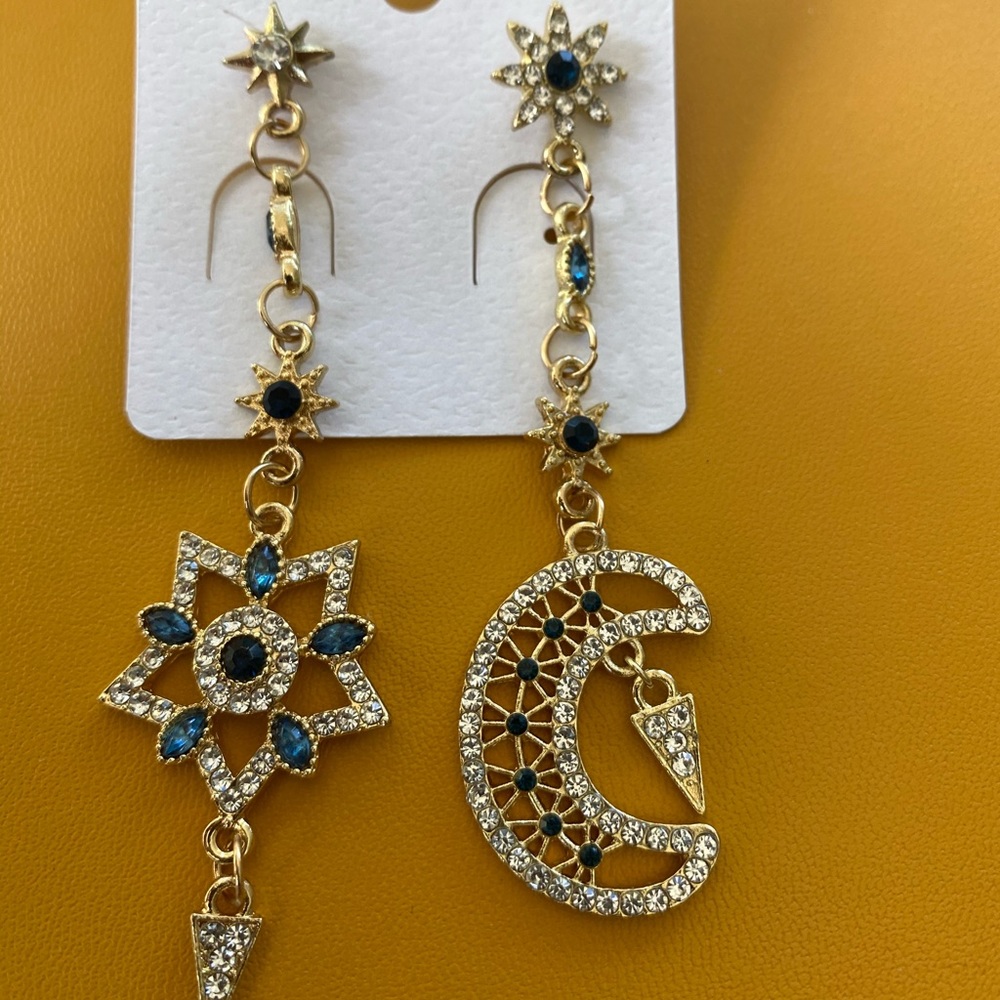✨🌙HOST PICK🍸🌙✨ Moon & Stars earrings_NWT✨ - Picture 2 of 6